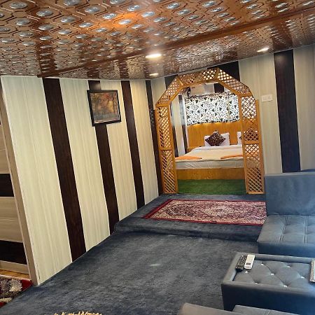 ホテル Aristotle Group Of Houseboats & Transportation Srīnagar エクステリア 写真
