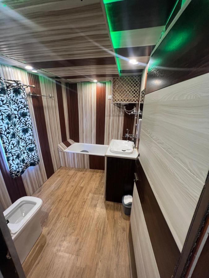 ホテル Aristotle Group Of Houseboats & Transportation Srīnagar エクステリア 写真