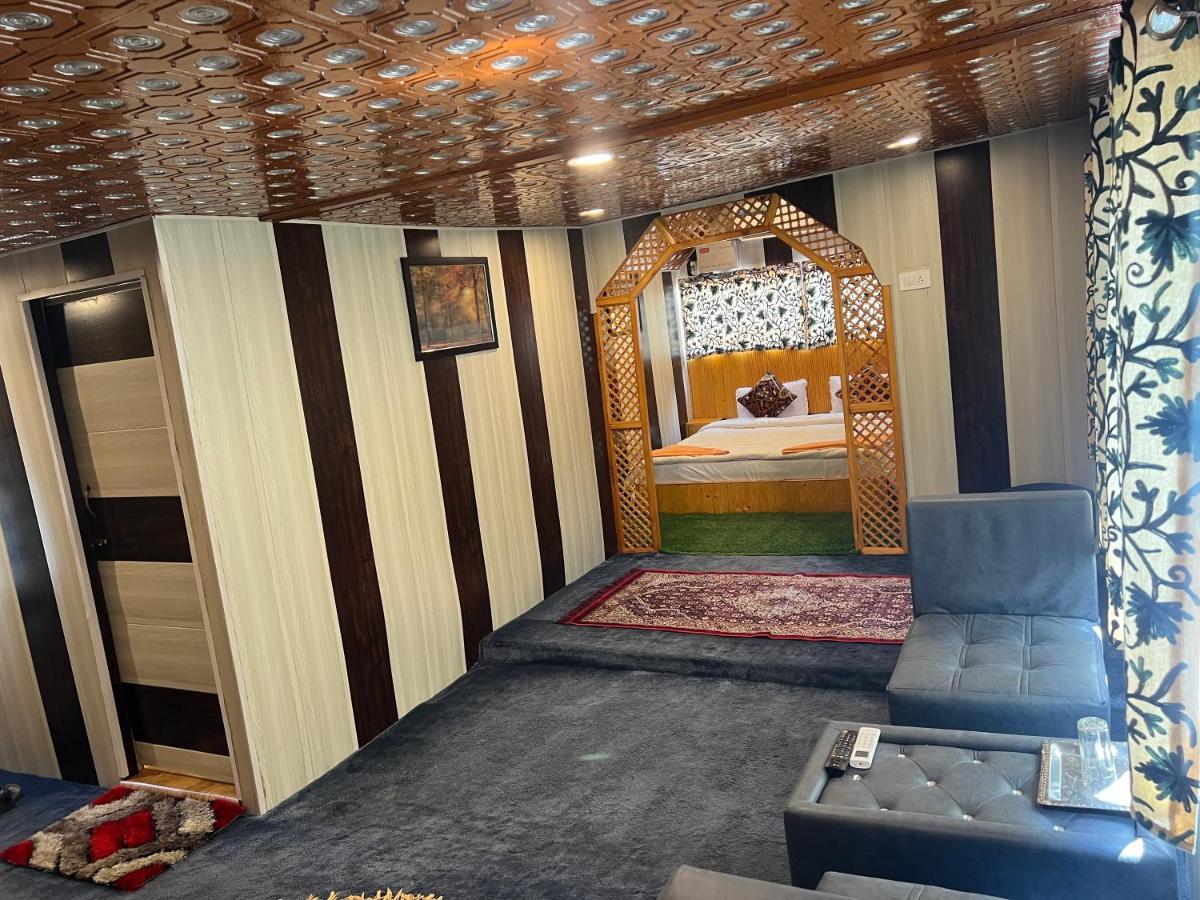 ホテル Aristotle Group Of Houseboats & Transportation Srīnagar エクステリア 写真