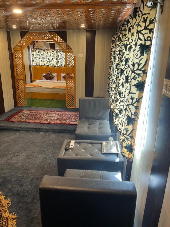ホテル Aristotle Group Of Houseboats & Transportation Srīnagar エクステリア 写真