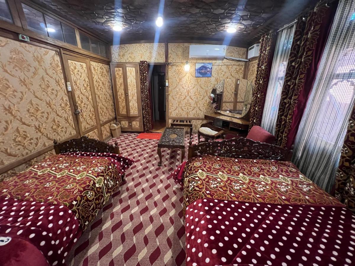 ホテル Aristotle Group Of Houseboats & Transportation Srīnagar エクステリア 写真