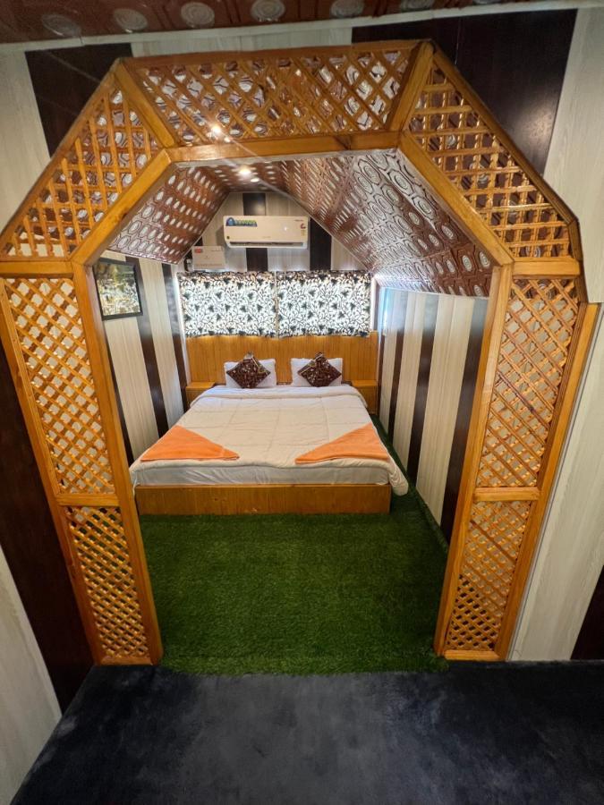 ホテル Aristotle Group Of Houseboats & Transportation Srīnagar エクステリア 写真